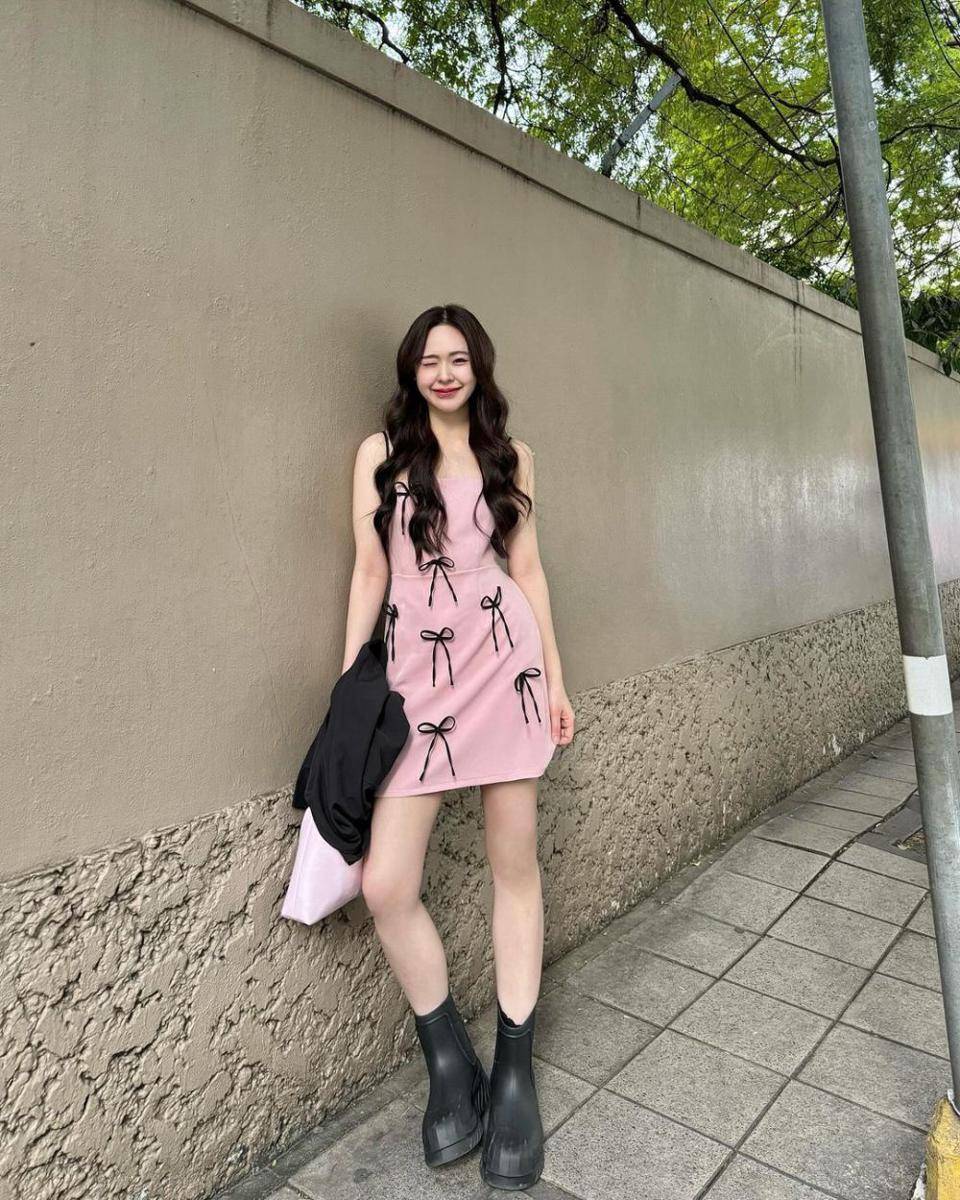 ide outfit nonton konser ala June Wanwimol (instagram.com/junewanwimol19)
