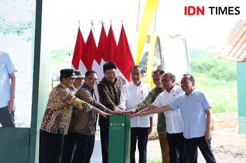 Presiden Jokowi bersama pejabat lakukan Groundbreaking Sekolah Islam Al Azhar Summarecon Nusantara. Foto Humas OIKN (IDN Times/Ervan)