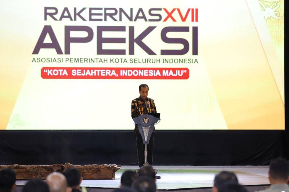 Presiden Joko Widodo sampaikan sambutan pada pembukaan Rakernas APEKSI ke-17 di Balikpapan. (Media Center Apeksi XVII)
