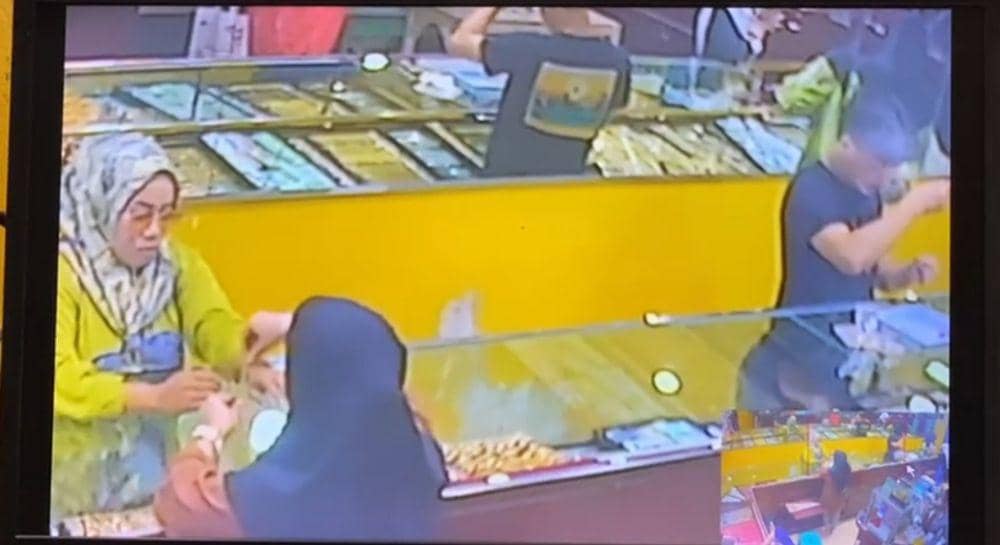Pura-pura Jadi Pembeli, Wanita di Serang Curi Gelang di Toko Emas