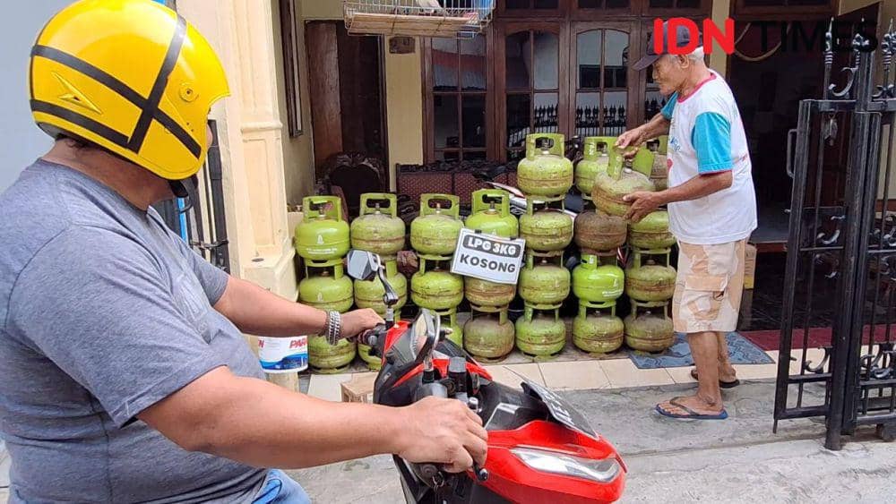 Gas LPG di Kabupaten Ngawi sulit didapat. Bila pun ada harganya Rp25 ribu. IDN Times/ Riyanto.