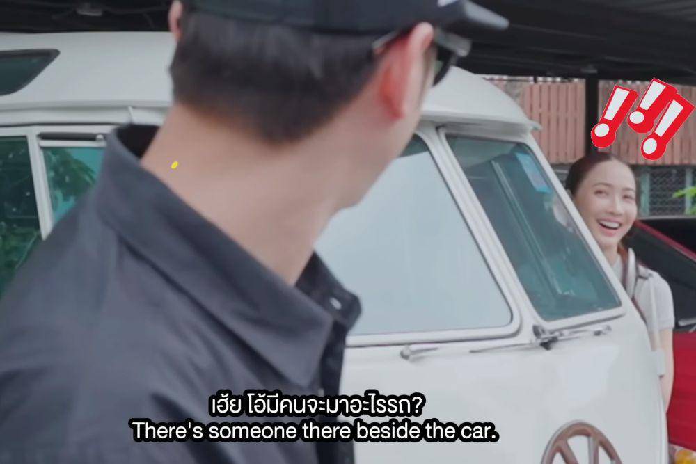 potret kebersamaan Mario Maurer dan Taew Natapohn saat naik mobil antik (youtube.com/MarioWorldChannel)