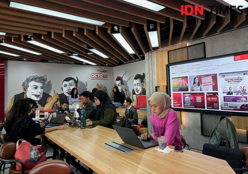 Digital Lounge @Campus Festival 2024 di CIMB Niaga Digital Lounge @Campus Fakultas Ekonomika dan Bisnis Universitas Gadjah Mada (FEB UGM), Selasa (4/6/2024). (IDN Times/Herlambang Jati Kusumo)