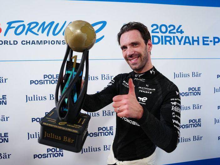 Jean-Eric Vergne meraih pole position di sesi kualifikasi untuk balapan ke-1 E-Prix Diriyah 2024. (fiaformulae.com)