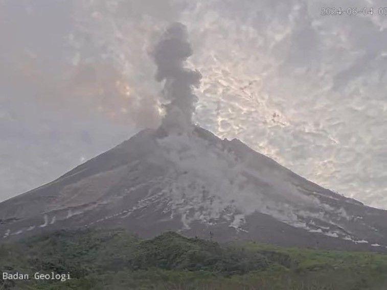 Gunung Merapi Luncurkan 2 Kali Awan Panas Guguran Selasa Pagi