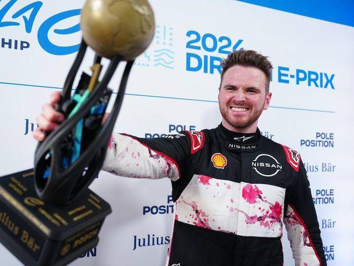 Oliver Rowland meraih pole position di sesi kualifikasi untuk balapan ke-2 E-Prix Diriyah 2024. (fiaformulae.com)