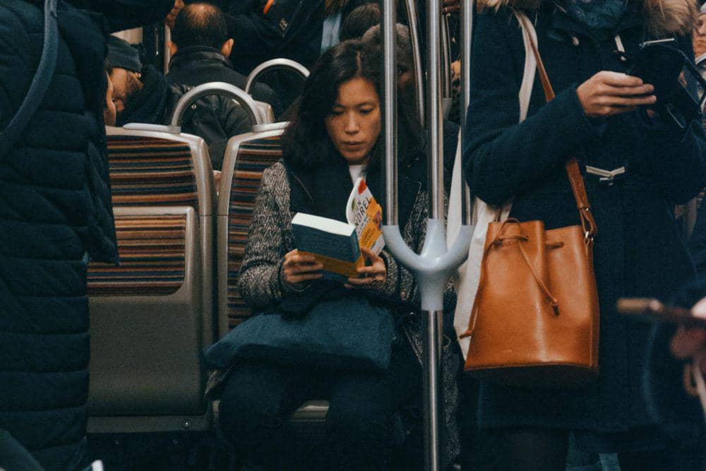 ilustrasi membaca buku (Pexels.com/Petar Avramoski)