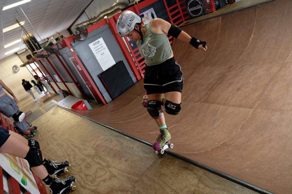 ilustrasi roller skating (pexels.com/Larry Jenkins)