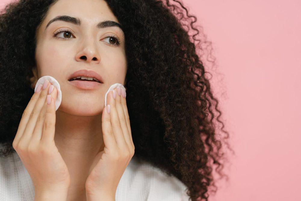 7 Rekomendasi Tisu Pembersih Makeup, Gak Perlu Ribet Lagi!