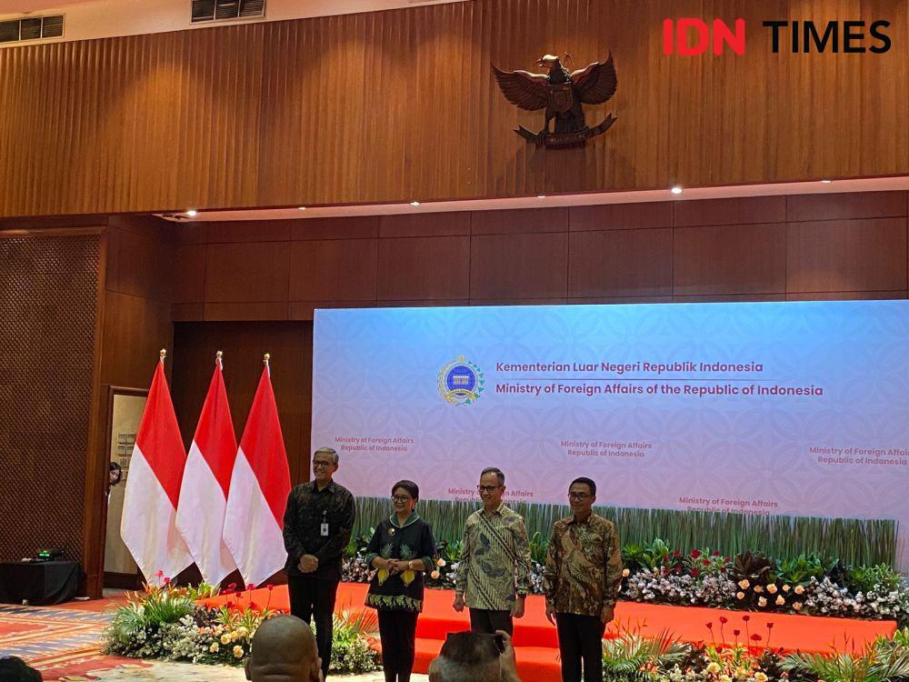 Kemlu RI Teken Kerja Sama dengan OJK dan Pos Indonesia