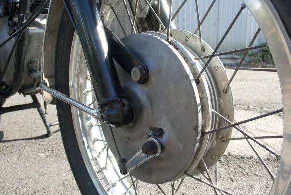 Ilustrasi rem tromol motor (cycleworld.com)