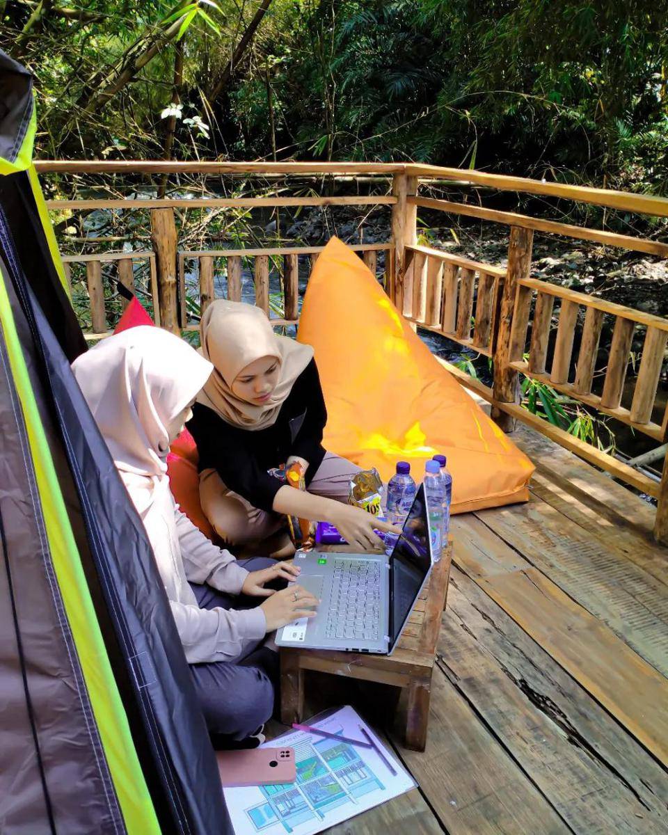 Pengunjung. (Instagram.com/glamping.pinggirlepen)
