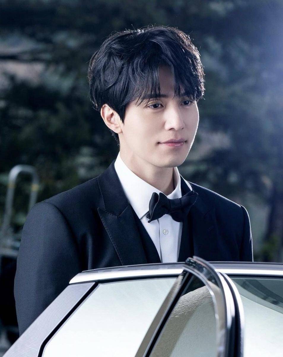 Lee Dong Wook (instagram.com/leedongwook_official)