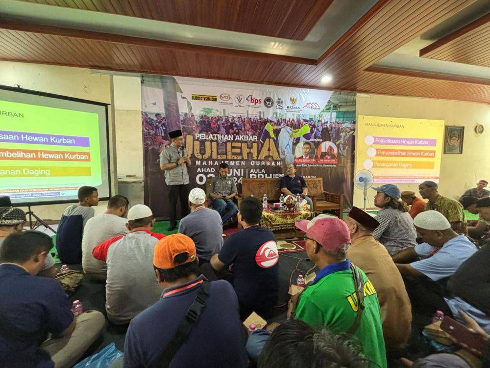 Baznas Kota Semarang menggelar pelatihan menyembelih hewan kurban secara halal untuk tukang jagal. (dok. Baznas)