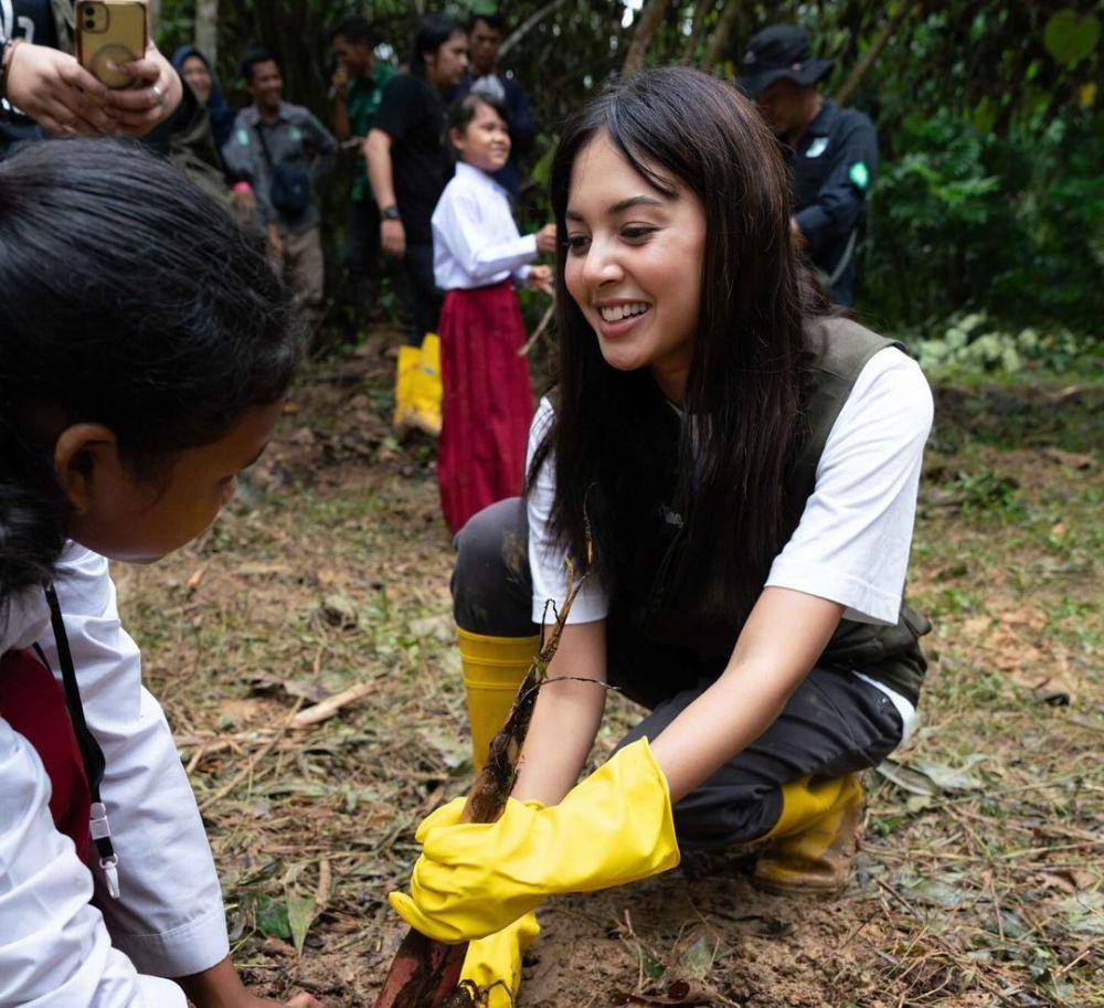 potret Aurelie dan Chicco Jerikho ikut kegiatan WWF di Jambi (instagram.com/aurelie)