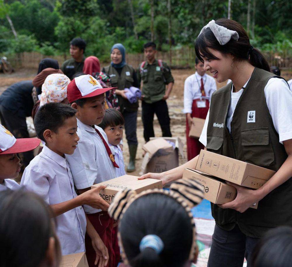 potret Aurelie dan Chicco Jerikho ikut kegiatan WWF di Jambi (instagram.com/aurelie)
