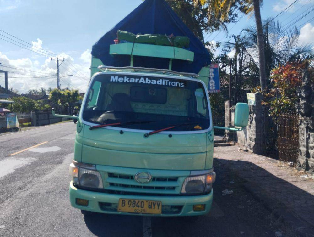 Kecelakaan lalu lintas yang melibatkan truk dan sepeda motor di Tabanan, Rabu (5/6/2024) (Dok.IDNTimes/Istimewa)