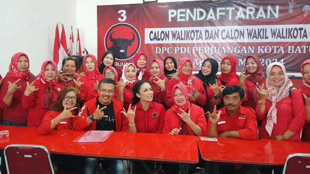 Krisdayanti saat tiba di DPC PDIP Kota Batu. (Dok. DPC PDIP Kota Batu)