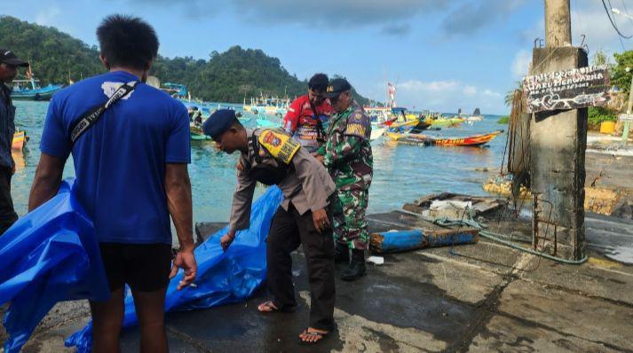 Warga Malang Digegerkan Penemuan Mayat Mengapung di Laut