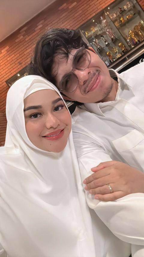 daftar artis naik haji sebelum 30 tahun (instagram.com/aruelie.hermansyah)