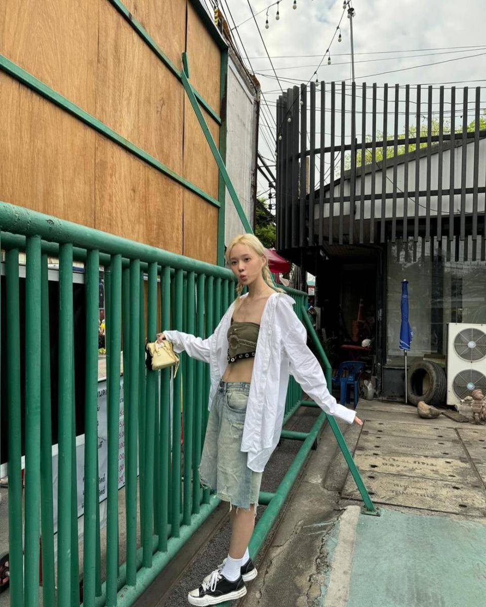 ide outfit kasual pakai celana pendek ala Winter aespa (instagram.com/imwinter)