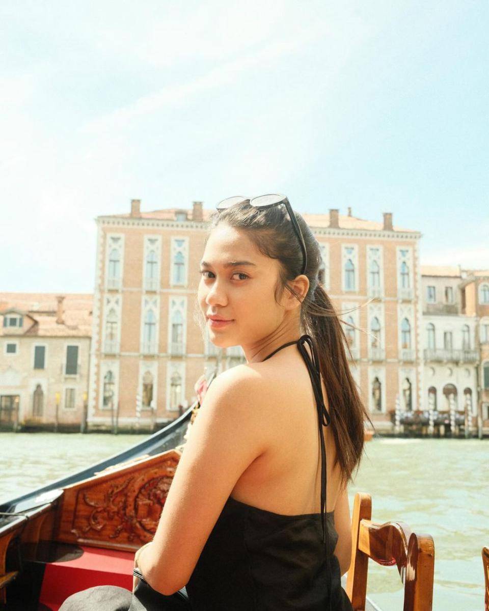 potret Azizah Salsha di Venesia (instagram.com/azizahsalsha_)