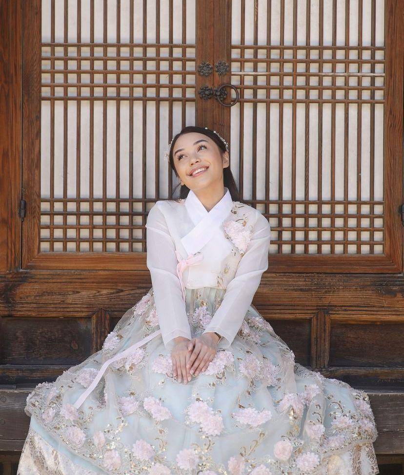 photoshoot Lula Lahfah pakai hanbok di Korea Selatan (instagram.com/lulalahfah)