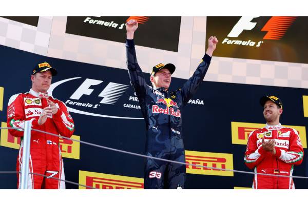 Max Verstappen saat memenangkan F1 pertamanya (topgear.com)