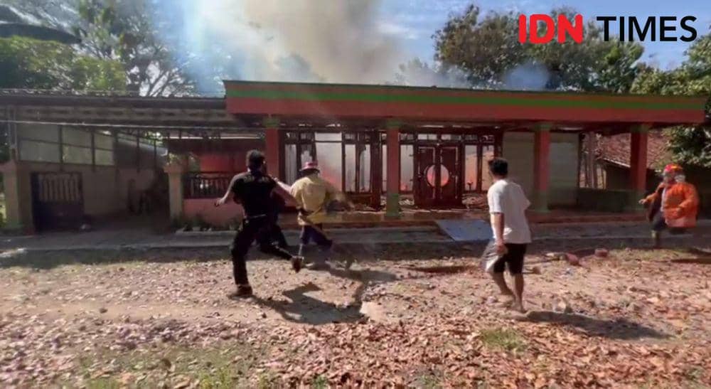 Kebakaran Melahap 2 Rumah di Ngawi, Uang dan Emas Hangus