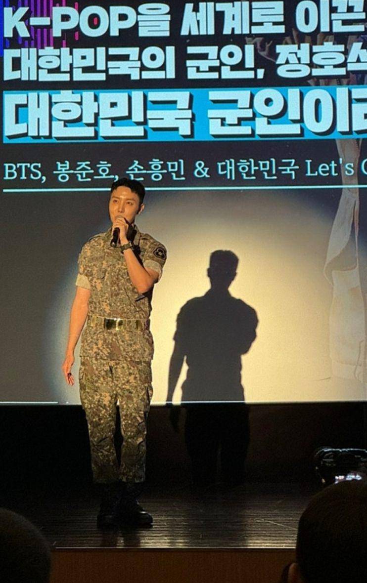 potret Jhope BTS menangkan kontes presentasi saat wajib militer (Twitter.com/@HopeIRBase)