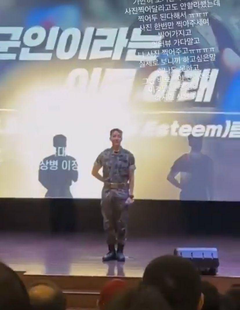 potret Jhope BTS menangkan kontes presentasi saat wajib militer (Twitter.com/@HopeIRBase)