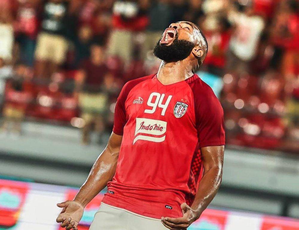 Ekspresi Jefferson Assis usai mencetak gol. (Instagram.com/oassis94)