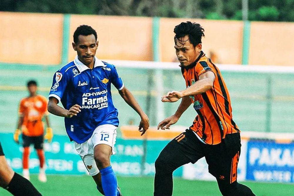 Adhyaksa Farmel FC dalam laga melawan Persibo Bojonegoro pada babak 32 besar Liga 3 Nasional 2023/2024. (instagram.com/persibo.bojonegoro)