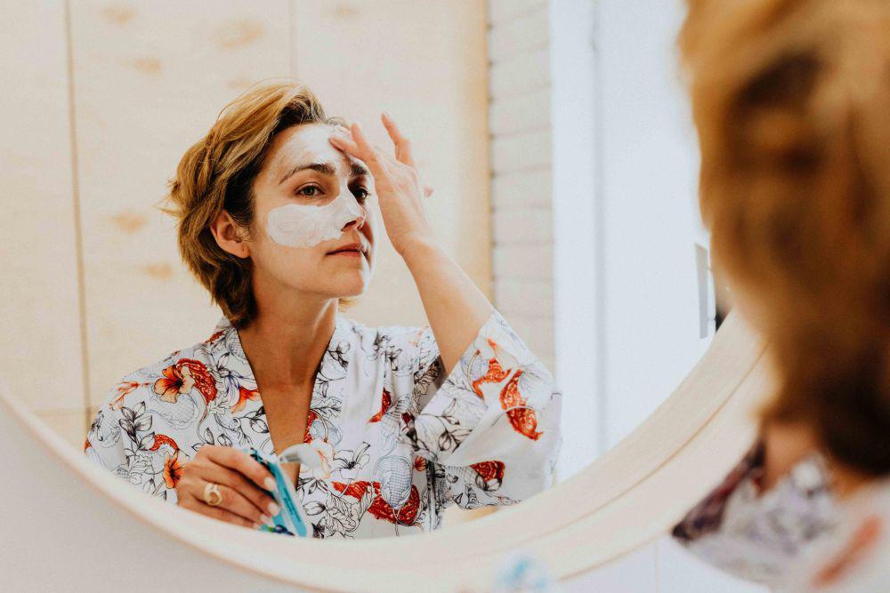 5 Masker Wajah Alami untuk Usia 40 Tahun ke Atas, Awet Muda