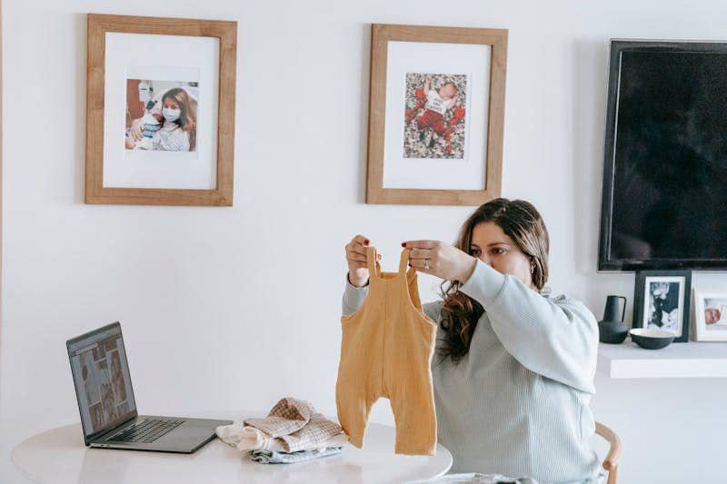 Ilustrasi baju bayi yang nyaman(pexels.com/Sarah Chai)