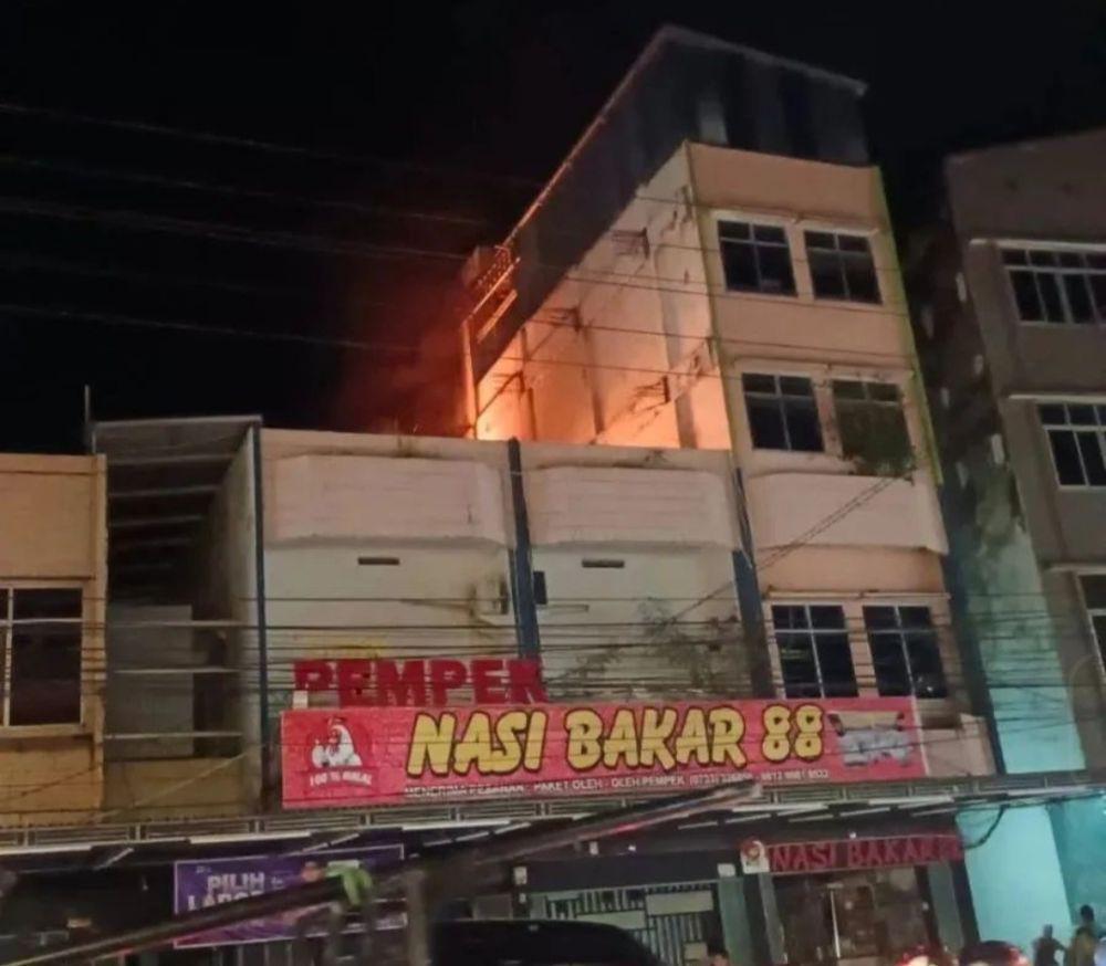 Genset Meledak Blackout, 3 Pegawai Rumah Makan Luka Bakar