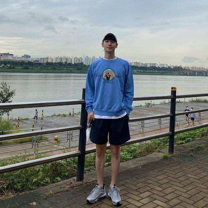 potret Lee Je Hoon (instagram.com/leejehoon_official/)