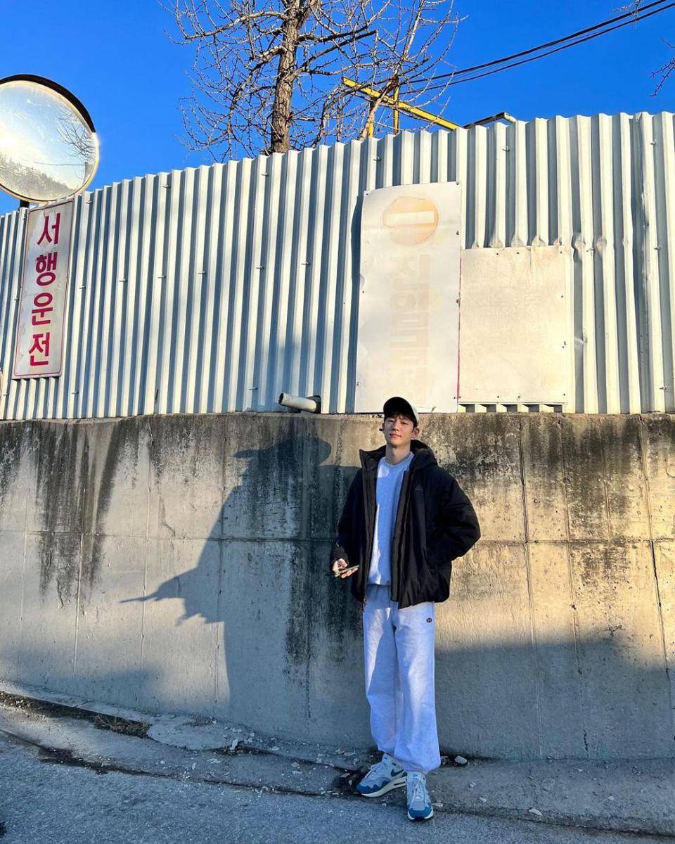 potret Lee Je Hoon (instagram.com/leejehoon_official/)