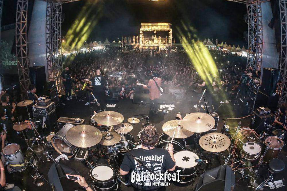 Suasana nonton konser Lolot Band di Bali (Instagram.com/@lolotband_official)