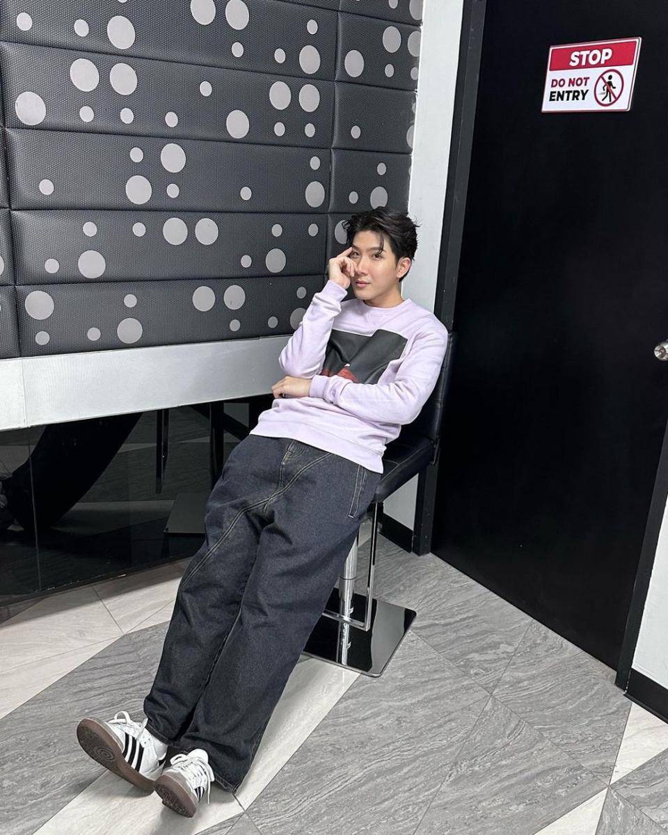 OOTD hangout ala Khaotung Thanawat (instagram.com/khaotungg)