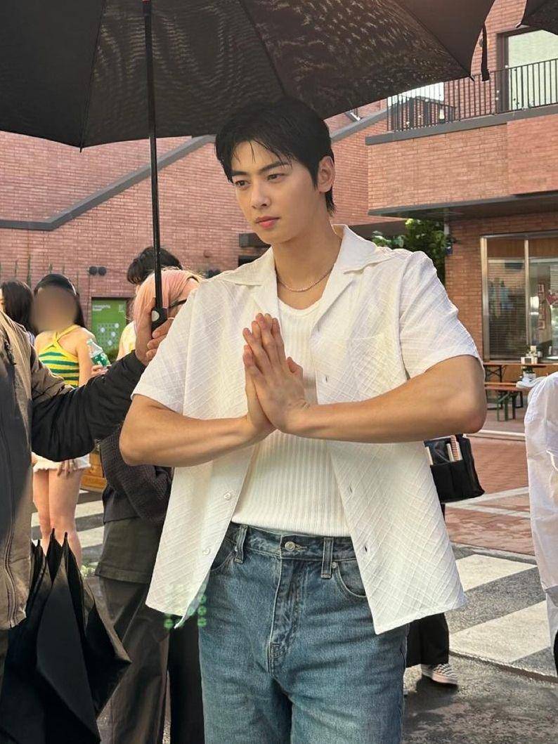 potret Cha Eun Woo (instagram.com/eunwo.o_c)