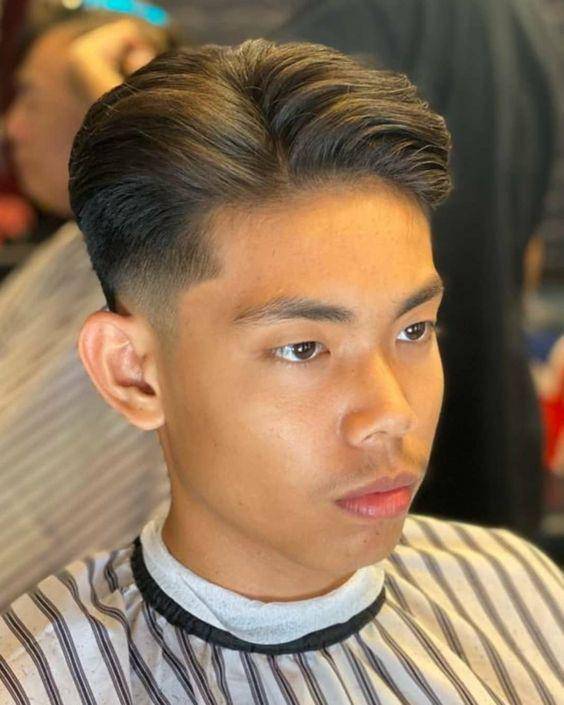 Undercut comma hair pendek (pinterest.com)