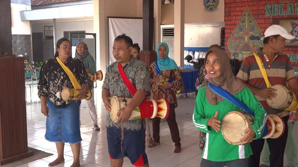 Para ODGJ di Tulungagung diajak berlatih menari. IDN Times/ Bramanta Pamungkas