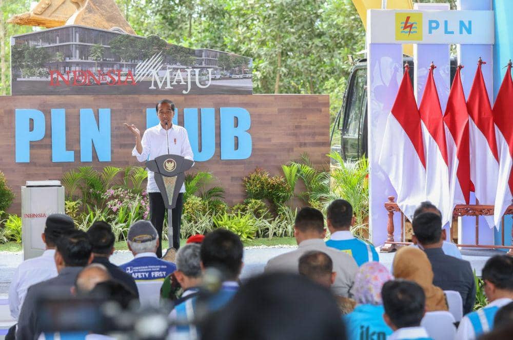 Presiden Republik Indonesia Joko "Jokowi" Widodo meresmikan peletakan batu pertama atau groundbreaking pembangunan PLN Hub, Rabu (5/6/2024). Foto PLN