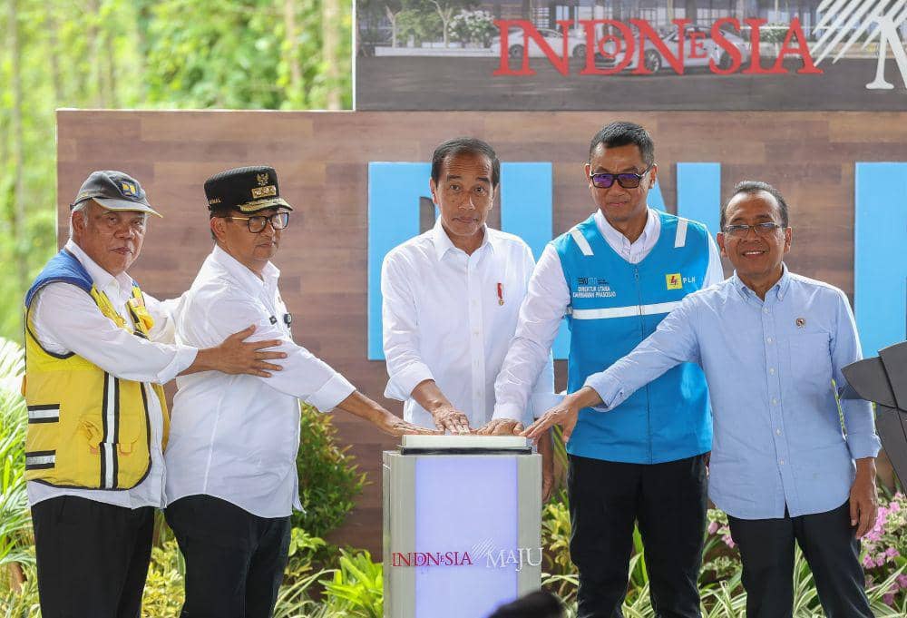 Presiden Republik Indonesia Joko "Jokowi" Widodo meresmikan peletakan batu pertama atau groundbreaking pembangunan PLN Hub, Rabu (5/6/2024). Foto PLN
