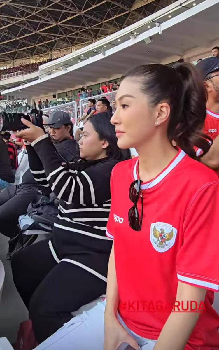 potret Sarwendah nonton Timnas (instagram.com/sarwendah29)
