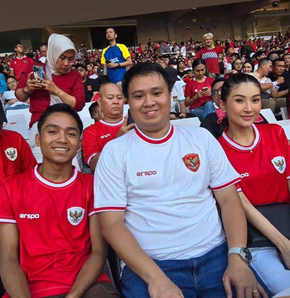 potret Sarwendah nonton Timnas (instagram.com/sarwendah29)