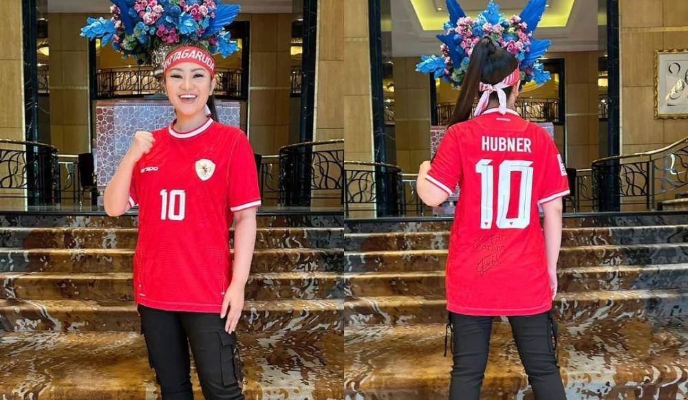 potret Fitri Carlina nonton Timnas pakai jersey asli Justin Hubner (instagram.com/fitricarlina)