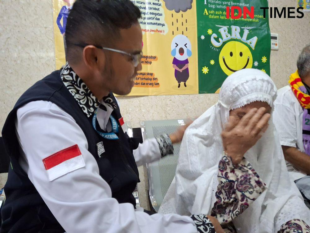 Bucin Maksimal, Romansa Jemaah Haji Lansia dari Bilik Demensia