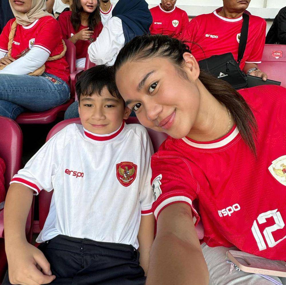 Rafathar nonton Indonesia vs Irak (Instagram.com/raffinagita1717)